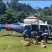 Foto: Polri Salurkan 400 Kg Logistik Banjir Agam Lewat Helikopter.