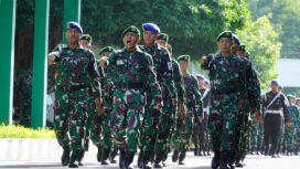 Foto: Prajurit Korem 081/DSJ melaksanakan latihan defile usai upacara bendera di Makorem 081/DSJ, Kota Madiun, Senin (29/12/2025)