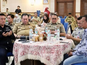 Foto: Wali Kota Administrasi Jakarta Pusat Arifin bersama jajaran mengikuti kegiatan Refleksi Akhir Tahun 2025 di Ruang Serbaguna Utama Kantor Wali Kota Jakarta Pusat, Gambir, Selasa (30/12/2025)