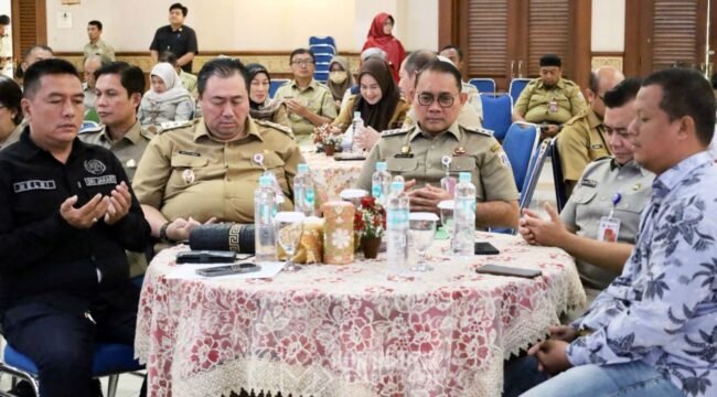 Foto: Wali Kota Administrasi Jakarta Pusat Arifin bersama jajaran mengikuti kegiatan Refleksi Akhir Tahun 2025 di Ruang Serbaguna Utama Kantor Wali Kota Jakarta Pusat, Gambir, Selasa (30/12/2025)