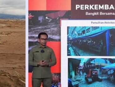 Foto: Tokoh adat Pasak Opat Nenggeri Linge menunjukkan kondisi wilayah terdampak banjir dan longsor di Aceh
