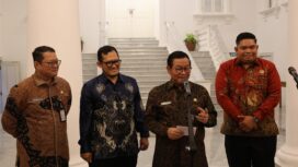 Foto: Pimpinan dan jajaran Komisi Informasi Provinsi DKI Jakarta menyampaikan pernyataan resmi terkait kewajiban pemasangan Zona Informatif bagi badan publik berpredikat Informatif, di Jakarta, Senin (19/1/2026)