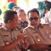 Foto: Wali Kota Administrasi Jakarta Timur bersama Wakil Gubernur DKI Jakarta tampak berbincang saat menghadiri peluncuran Program Gigi Anak Sehat (GAS) di Satuan PAUD Sejenis Negeri Bale Bermain Rubah, Kecamatan Pasar Rebo, Jakarta Timur, Senin (19/1/2026)