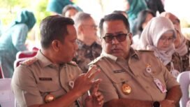 Foto: Wali Kota Administrasi Jakarta Timur bersama Wakil Gubernur DKI Jakarta tampak berbincang saat menghadiri peluncuran Program Gigi Anak Sehat (GAS) di Satuan PAUD Sejenis Negeri Bale Bermain Rubah, Kecamatan Pasar Rebo, Jakarta Timur, Senin (19/1/2026)