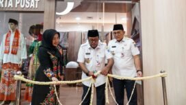 Foto: Wakil Gubernur DKI Jakarta didampingi Arifin dan Yenny Arifin Wali Kota Administrasi Jakarta Pusat