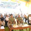 Foto: Danrem 081/DSJ Kolonel Arm Untoro Hariyanto bersama unsur Forkopimda dan masyarakat mengikuti secara virtual kegiatan panen raya serta pengumuman swasembada pangan yang dipimpin Presiden Prabowo di Karawang