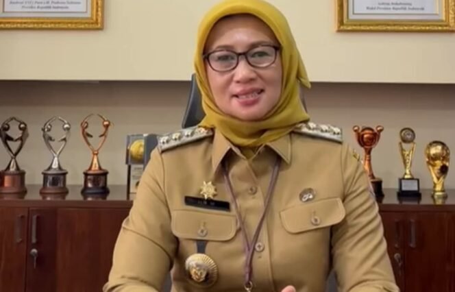 
					Foto: Iin Mutmainnah menyampaikan ucapan selamat Milad ke-6 Relawan Antar Generasi (RANGER) di ruang kerjanya, Kantor Wali Kota Administrasi Jakarta Barat, Kamis (22/1/2026)