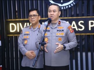Karopenmas Divhumas Polri Brigjen Pol Trunoyudo Wisnu Andiko saat memberikan keterangan kepada awak media . (Foto; Humas Polri)