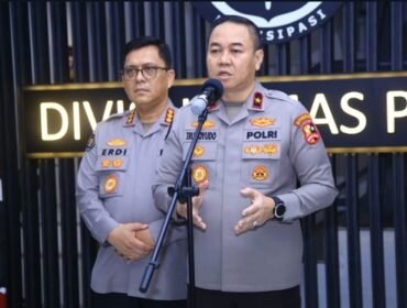 Karopenmas Divhumas Polri Brigjen Pol Trunoyudo Wisnu Andiko saat memberikan keterangan kepada awak media . (Foto; Humas Polri)