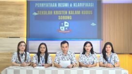 Foto: Jajaran pimpinan Sekolah Kristen Kalam Kudus Indonesia Cabang Sorong menyampaikan pernyataan resmi dan klarifikasi terkait isu pemberhentian peserta didik berinisial MKA