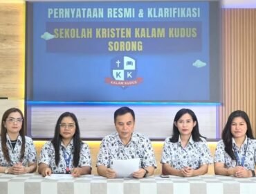 Foto: Jajaran pimpinan Sekolah Kristen Kalam Kudus Indonesia Cabang Sorong menyampaikan pernyataan resmi dan klarifikasi terkait isu pemberhentian peserta didik berinisial MKA