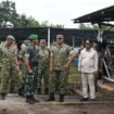 Foto: Wakil Panglima TNI Jenderal Tandyo Budi Revita meninjau area budidaya ayam petelur di lingkungan Batalyon Teritorial Pembangunan (Yon TP) 886/PJ, Kabupaten Tulungagung, Rabu (18/2/2026)