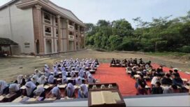 Suasana kebersamaan dan kesederhanaan mewarnai kegiatan para santri di Pondok Pesantren Salafiyah Tarbiyatul Falah Al-Malikiyyah, Kampung Pasir Akmad, Desa Muara II, Kecamatan Cikulur, Kabupaten Lebak, Provinsi Banten, pada Minggu (22/2/2026).
