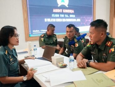 Foto: Tim Audit Kinerja Inspektorat Jenderal TNI melaksanakan pemeriksaan administrasi dan klarifikasi data di Korem 081/DSJ, Madiun, Rabu (4/2/2026)