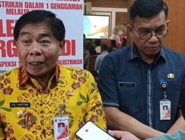 Foto: Wakil Wali Kota Jakarta Barat, Yuli Hartono (kiri), didampingi Kepala Suku Dinas Nakertransgi Jakarta Barat, Jackson D Sitorus (kanan)