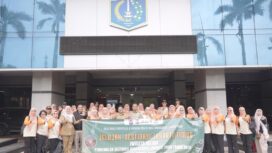 Wali Kota Administrasi Jakarta Timur, Munjirin, secara resmi melepas peserta kegiatan Pengenalan Destinasi Wisata Religi 2026 di Lobi Blok A, Kantor Wali Kota Jakarta Timur, Selasa (3/3/2026).