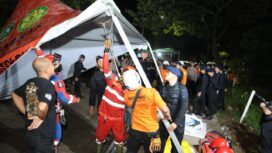 Longsor gunung sampah terjadi di Tempat Pengolahan Sampah Terpadu (TPST) Bantargebang, Kota Bekasi, Minggu (8/3/2026) sekitar pukul 14.00 WIB.