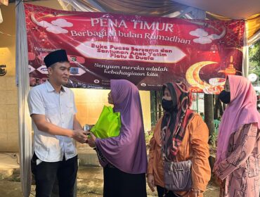 Foto Ratusan paket bantuan diberikan kepada mereka yang membutuhkan di Pospol Pondok Kopi, Duren Sawit, Jakarta Timur, Senin (9/3/2026) petang.
