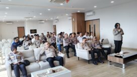 Foto: Personel Polres Metro Jakarta Barat mengikuti kegiatan penelitian yang dilakukan Tim Pusat Penelitian dan Pengembangan (Puslitbang) Polri di Mapolres Metro Jakarta Barat, Selasa (10/3/2026)