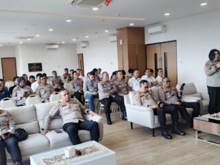 Foto: Personel Polres Metro Jakarta Barat mengikuti kegiatan penelitian yang dilakukan Tim Pusat Penelitian dan Pengembangan (Puslitbang) Polri di Mapolres Metro Jakarta Barat, Selasa (10/3/2026)