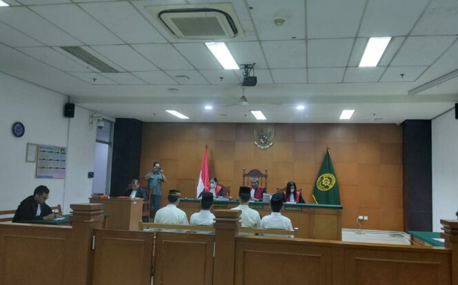
					Foto : Pengadilan Negeri Jakarta Timur menjatuhkan vonis kepada empat terdakwa dalam perkara dugaan pencurian senjata api milik kepolisian saat terjadi kerusuhan di kawasan Matraman pada Agustus 2025.
