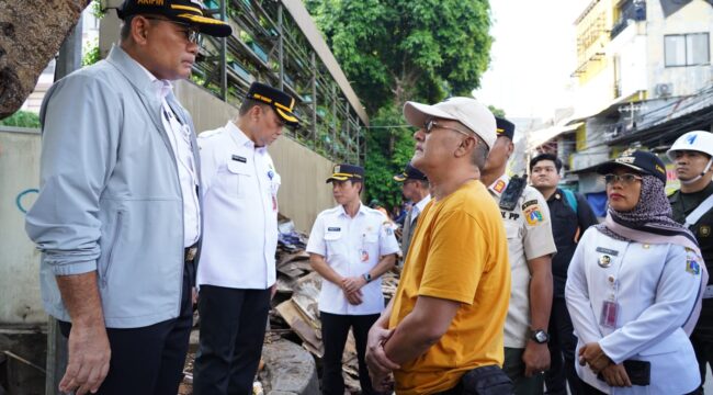 Foto: Jakarta Pusat, Arifin, Wali Kota Jakarta Pusat, Kebon Kacang, Tanah Abang, Penataan Kota, Penertiban Bangunan, Trotoar Jakarta, Normalisasi Kali, Drainase Jakarta, Pemkot Jakarta Pusat, Infrastruktur Jakarta, Penataan Kawasan, Pedagang Kaki Lima, Tata Kota Jakarta.