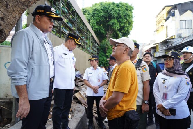 
					Foto: Jakarta Pusat, Arifin, Wali Kota Jakarta Pusat, Kebon Kacang, Tanah Abang, Penataan Kota, Penertiban Bangunan, Trotoar Jakarta, Normalisasi Kali, Drainase Jakarta, Pemkot Jakarta Pusat, Infrastruktur Jakarta, Penataan Kawasan, Pedagang Kaki Lima, Tata Kota Jakarta.