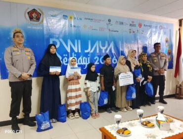 Foto : Kepedulian sosial di bulan suci Ramadan kembali ditunjukkan oleh Persatuan Wartawan Indonesia (PWI) Provinsi DKI Jakarta melalui kegiatan PWI Jaya Berbagi 2026. 
