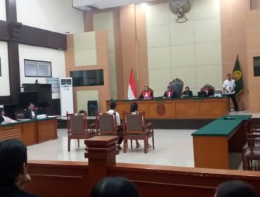 Sidang  Perkara dugaan kekerasan terhadap anak kembali mencuat di Jakarta Timur. Seorang ibu dan ayah tiri didakwa melakukan kekerasan fisik terhadap anak laki-laki berusia enam tahun di wilayah Utan Kayu, Kecamatan Matraman.
