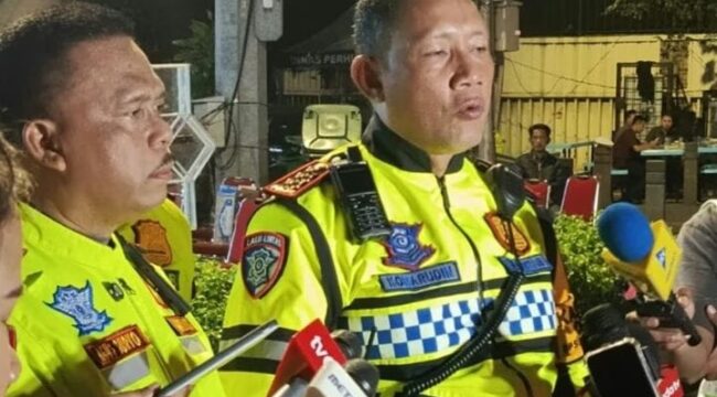 Foto: Kombes Pol. Komarudin Dirlantas Polda Metro Jaya di Bundaran HI, Jumat dini hari (20/3/2026). (Dok-suarasurabaya.net/Lea Citra Santi Baneza)
