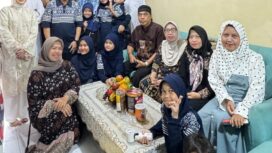 Foto :Suasana hangat dan penuh kebersamaan terasa dalam momen silaturahmi keluarga besar almarhum Bapak Muhammad dan almarhumah Ibu Nuriah yang digelar di kawasan Rawamangun, 21/3/2026 Jakarta Timur.