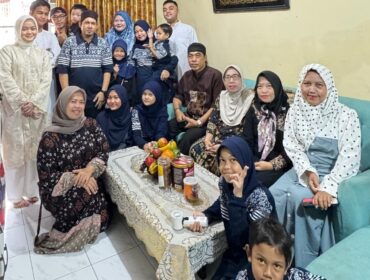 Foto :Suasana hangat dan penuh kebersamaan terasa dalam momen silaturahmi keluarga besar almarhum Bapak Muhammad dan almarhumah Ibu Nuriah yang digelar di kawasan Rawamangun, 21/3/2026 Jakarta Timur.
