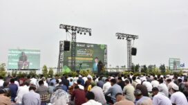 Foto : Momentum Hari Raya Idul Fitri 1447 H dimanfaatkan masyarakat untuk mempererat kebersamaan melalui Shalat Id berjamaah di kawasan PT Pembangunan Jaya Ancol Tbk. Bertempat di Plaza Masjid Apung Ancol, kegiatan ini menghadirkan nuansa religius yang berpadu dengan keindahan alam pantai
