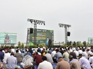 Foto : Momentum Hari Raya Idul Fitri 1447 H dimanfaatkan masyarakat untuk mempererat kebersamaan melalui Shalat Id berjamaah di kawasan PT Pembangunan Jaya Ancol Tbk. Bertempat di Plaza Masjid Apung Ancol, kegiatan ini menghadirkan nuansa religius yang berpadu dengan keindahan alam pantai