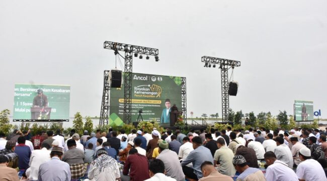 Foto : Momentum Hari Raya Idul Fitri 1447 H dimanfaatkan masyarakat untuk mempererat kebersamaan melalui Shalat Id berjamaah di kawasan PT Pembangunan Jaya Ancol Tbk. Bertempat di Plaza Masjid Apung Ancol, kegiatan ini menghadirkan nuansa religius yang berpadu dengan keindahan alam pantai