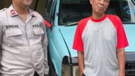 Foto : Apresiasi masyarakat terhadap pelayanan Polri kembali terlihat pada momentum mudik Lebaran 2026. Salah satunya disampaikan oleh Samsul Tomo, warga yang menitipkan kendaraan Mikrolet 06 di Polsek Ciracas, Polres Metro Jakarta Timur, pada Senin (23/3/2026).