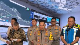 Foto : Kapolri Jenderal Polisi Listyo Sigit Prabowo meninjau arus balik Lebaran Idul Fitri 1447 H/2026 M. di Kantor Jasa Marga Toll Road Command Center, Jati Asih, Kota Bekasi, Rabu (25/3/2026).