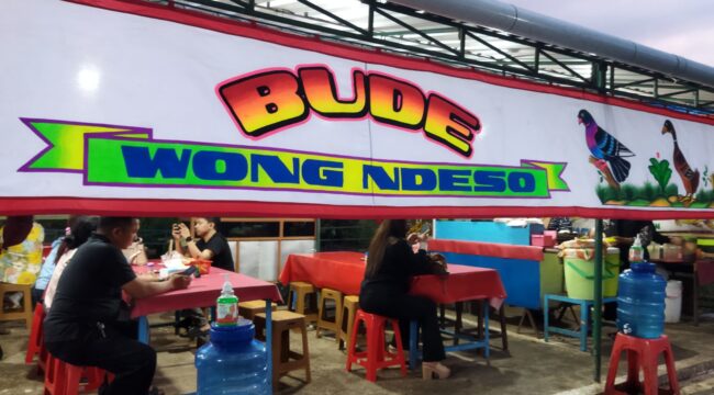 Foto : Kabar baik bagi pencinta kuliner khas Lamongan. Warung makan Bu’De Wong Ndeso yang berlokasi di Jalan Alternatif Sentul Sirkuit, Bogor, kini menjadi magnet baru bagi para penikmat pecel lele dan hidangan khas Jawa Timur, Kamis (26/3/2026).
