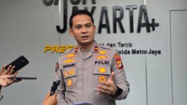 Foto : Satreskrim Polres Metro Jakarta Barat mengamankan dua warga negara asing asal Liberia terkait kasus dugaan penipuan dengan modus black dollar. Kedua tersangka saat ini telah ditahan dan proses penyidikan masih terus berjalan.