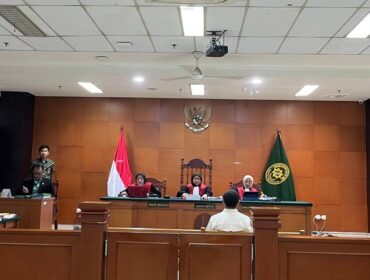 Foto : Sidang dugaan penipuan dan penggelapan tanah senilai Rp259 miliar kembali bergulir di Pengadilan Negeri Jakarta Timur pada Senin (30/3/2026), dengan terdakwa Armando Herdian.
