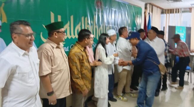 Foto : Halalbihalal Persatuan Wartawan Indonesia (PWI) Jaya yang digelar pada Senin (30/3/2026) di Gedung Prasada Sasana Karya, Petojo, Jakarta Pusat, berlangsung meriah dan dipenuhi ratusan anggota serta undangan dari berbagai unsur organisasi pers.
