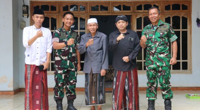 Foto: Dandim Trenggalek Momentum halal bihalal ini kami manfaatkan untuk mempererat hubungan dengan para ulama