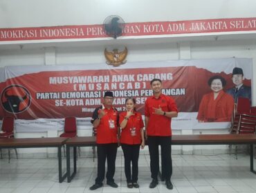 Foto: Meyske Lempoy terpilih sebagai Ketua PAC Kebayoran Lama periode 2025–2030, didampingi Erwin Ibrahim sebagai Sekretaris dan Tri Susilo sebagai Bendahara. Musancab menjadi momentum konsolidasi partai di tingkat kecamatan guna memperkuat struktur dan soliditas kader.