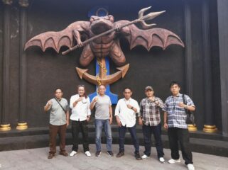 Foto : Sejumlah wartawan dari Kelompok Kerja (Pokja) Kejaksaan Timur bersama anggota Humas PWI Pusat melakukan kunjungan ke Satuan Komando Pasukan Katak (Kopaska) Armada I di Kesatrian Pondok Dayung, Jakarta, Jumat (3/4).
