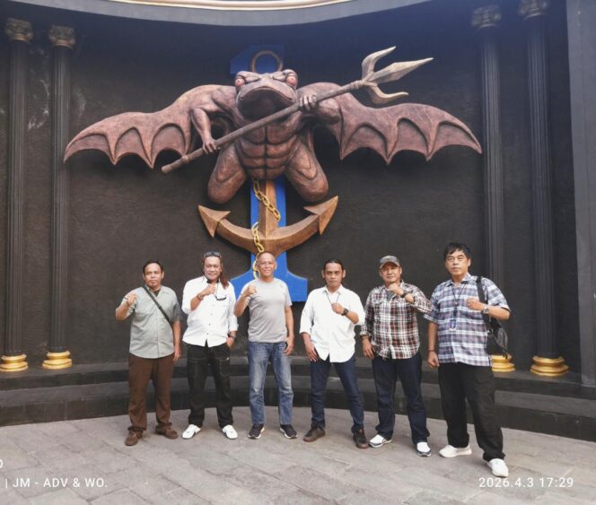 
					Foto : Sejumlah wartawan dari Kelompok Kerja (Pokja) Kejaksaan Timur bersama anggota Humas PWI Pusat melakukan kunjungan ke Satuan Komando Pasukan Katak (Kopaska) Armada I di Kesatrian Pondok Dayung, Jakarta, Jumat (3/4).
