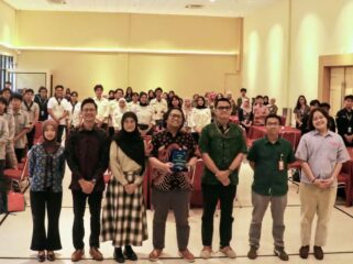 Foto : Badan Eksekutif Mahasiswa Universitas Pembangunan Jaya bersama 2030 Youth Force Indonesia menggelar BEM TALKS bertajuk “Tutorial Membangun Karier Hijau dari Saat Kuliah” di Aula Gedung B Universitas Pembangunan Jaya, Bintaro, Kamis (2/4).

