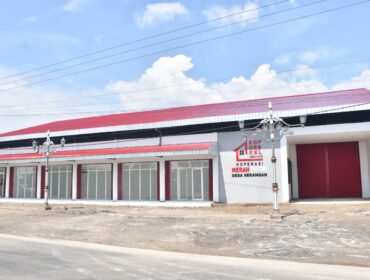 Foto: Bangunan Koperasi Desa/Kelurahan Merah Putih (KDKMP) Desa Serangan tampak telah selesai dibangun dengan tampilan yang representatif dan siap difungsikan.