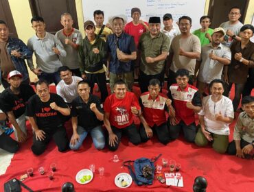 Foto : Menjelang peringatan Hari Buruh Internasional (May Day) 2026, Federasi Serikat Buruh Niaga, Informatika, Keuangan, Perbankan dan Aneka Industri (FSB NIKEUBA) Jakarta mulai memanaskan konsolidasi aksi. Pertemuan digelar bersama pengurus komisariat dari 18 perusahaan di Kantor KSBI, Jalan Cipinang Raya, Jakarta Timur, Minggu (12/4/2026).
