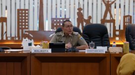 Foto: Arifin Pimpin Rapat, Tekankan Pengurangan Sampah di Jakpus.