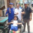 Foto : Direktorat Polisi Perairan dan Udara (Ditpolairud) Polda Metro Jaya kembali menunjukkan kepeduliannya terhadap masyarakat pesisir melalui kegiatan bakti kesehatan dengan menyalurkan bantuan kursi roda kepada warga di kawasan Muara Angke, Penjaringan, Jakarta Utara, Rabu (15/4/2026).

